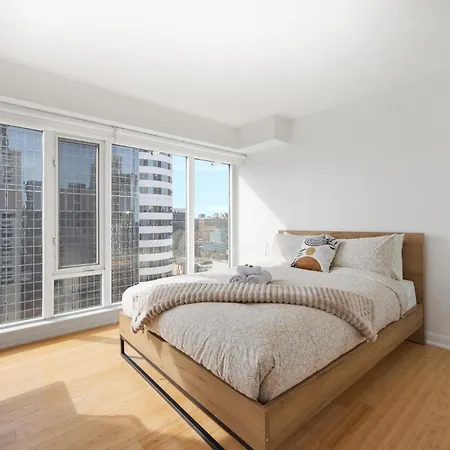Modern 2-Bedroom Condo W Floor To Ceiling Windows